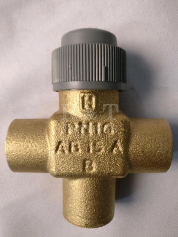 New Honeywell 1/2 in 3-way NPT Valve - V5863A2046