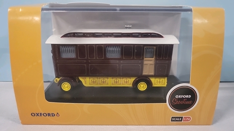 New Oxford Showtime 1:76 Scale Diecast Showmans Caravan