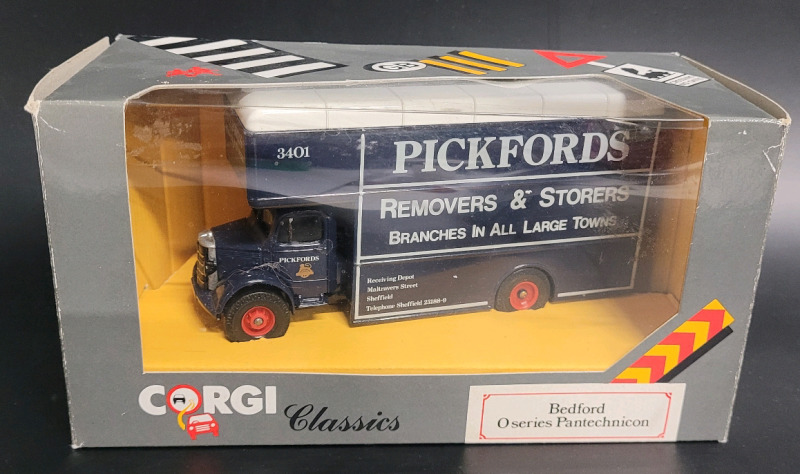 Corgi Classics " Pickfords Removers & Storagers " Bedford O Series Diecast Van in Box