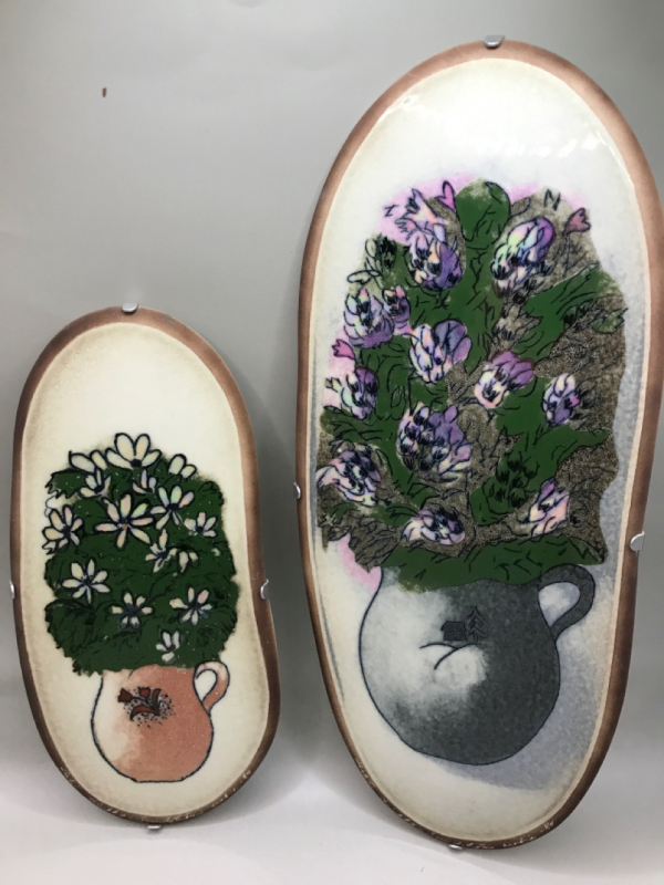 2 Vintage Arabia Finland Wall Plaques signed & Dated 1984 9 & 12.5 inches tall