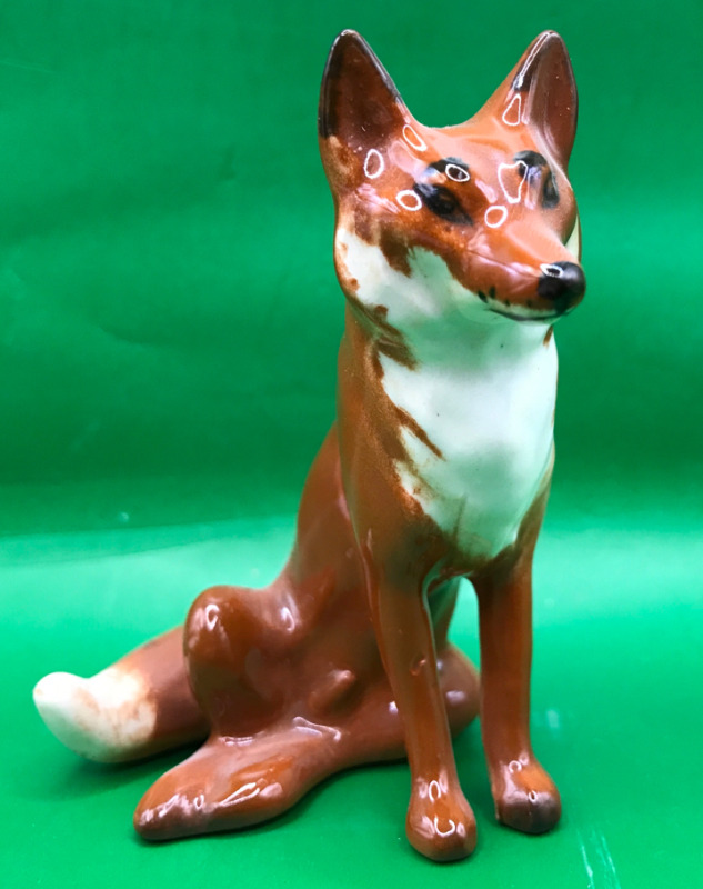 Beswick Fox Seated No 1748 by Arthur Gredington Issued 1961-1997 3 inches tall