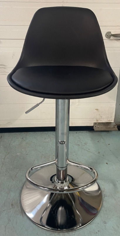 NEW Barstool extends from 2ft - 3ft