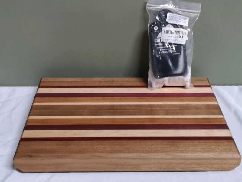 New Cutting Board with Board Oil 8 oz
