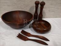 Large Wooden Bowl, Salt & Pepper Shaker ++