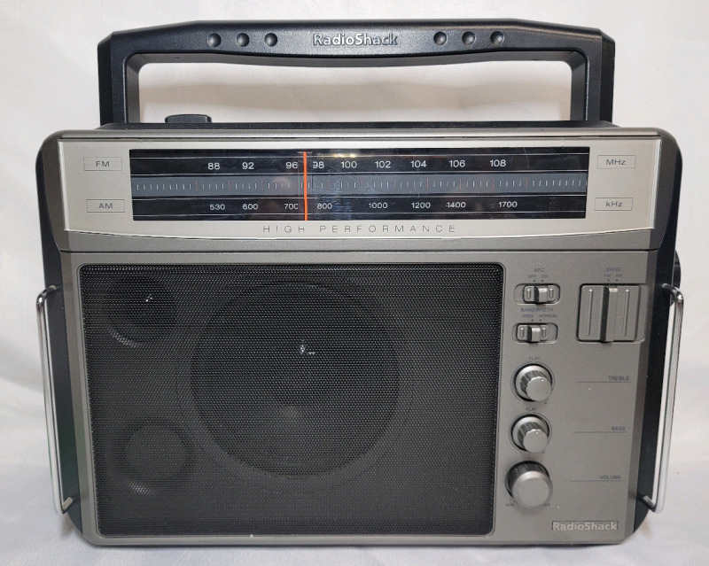 Radio Shack AM/FM Extended Range Portable Radio with Power Cord . Tested Working