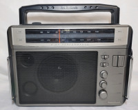 Radio Shack AM/FM Extended Range Portable Radio with Power Cord . Tested Working