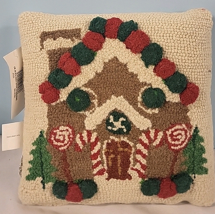 New Peking Handicraft Hooked Wool Pillow - 10"&times;10"