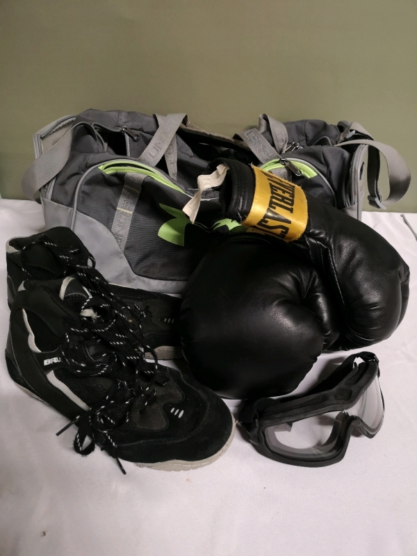 Everlast Boxing Gloves + Brute Men's Shoes sz 10.5