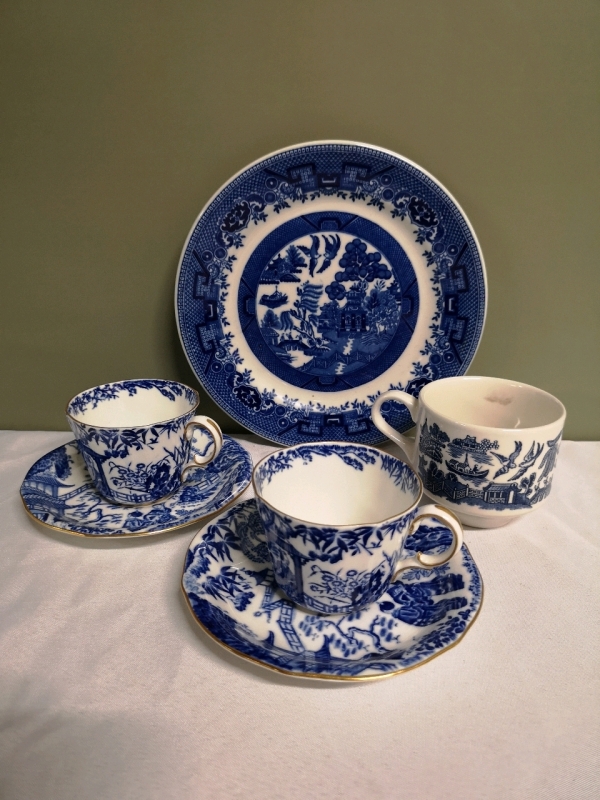 Vintage Royal Crown Derby Cups & Saucers +