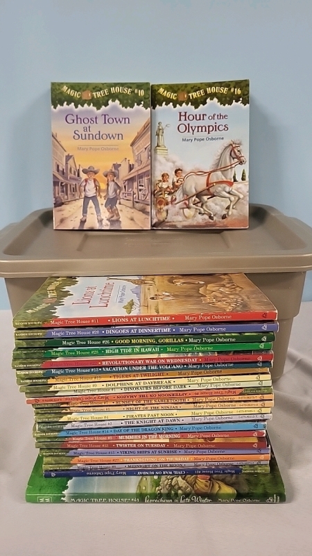 30 Magic Tree House Softcover Youth Books & Tote