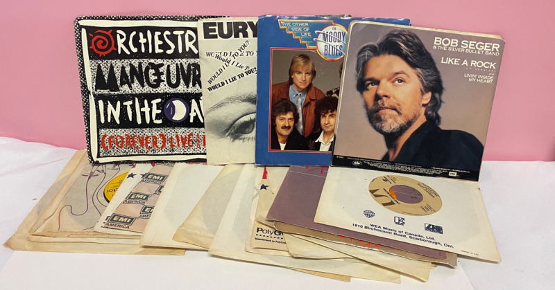 19 assorted Vinyl records 45s