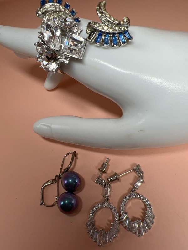 Baguette Rhinestone Earrings Lever back Pearl