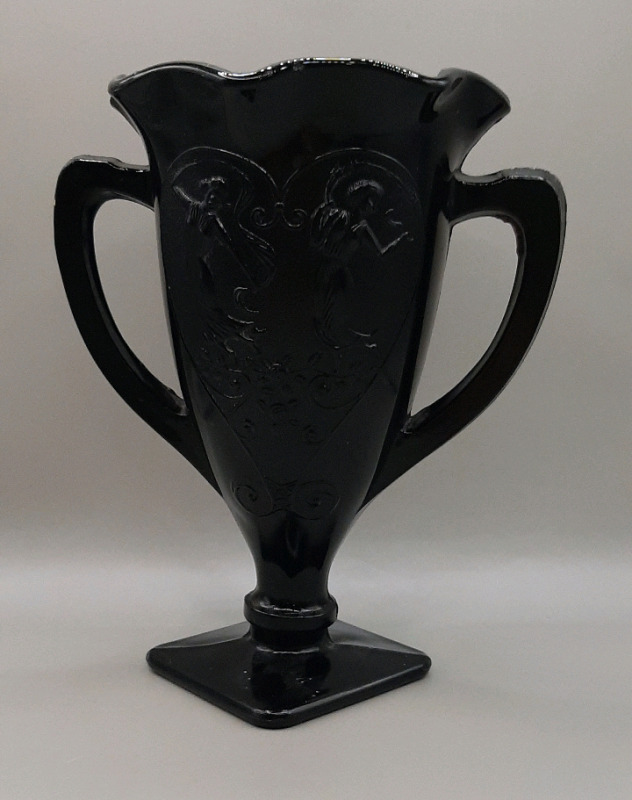 Vintage L E Smith Black Amethyst Glass Trophy Vase