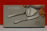 Vintage Oneida 2 Piece Cheese Set
