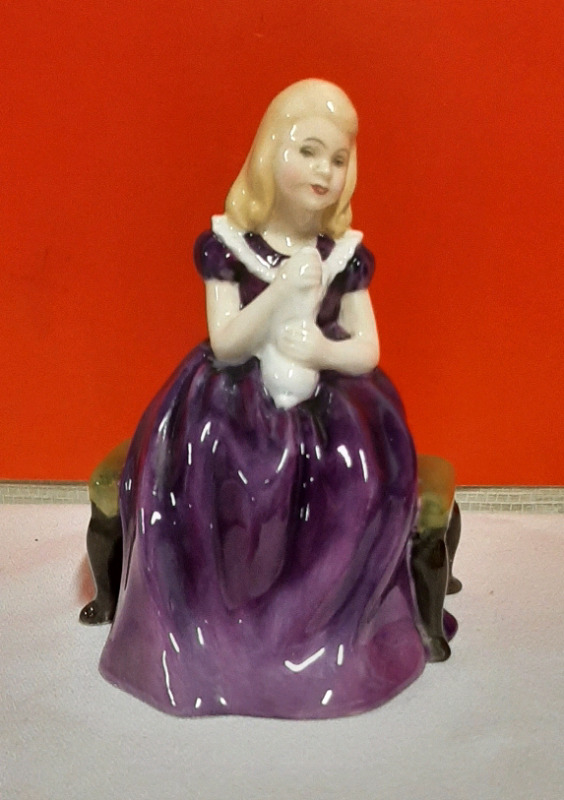 Vintage Royal Doulton Affection 5"