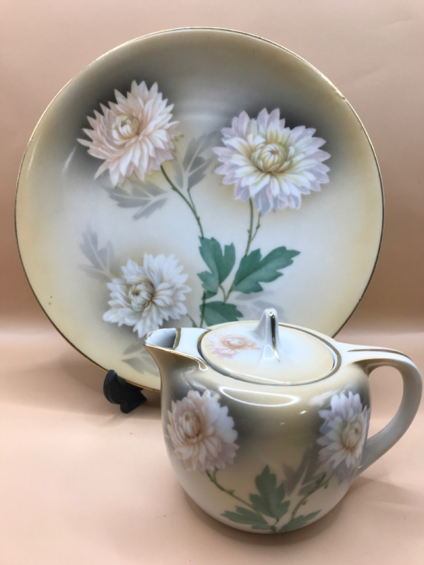 R & S Germany Tillowitz Chrysanthemums Covered Creamer & 8 in Plate