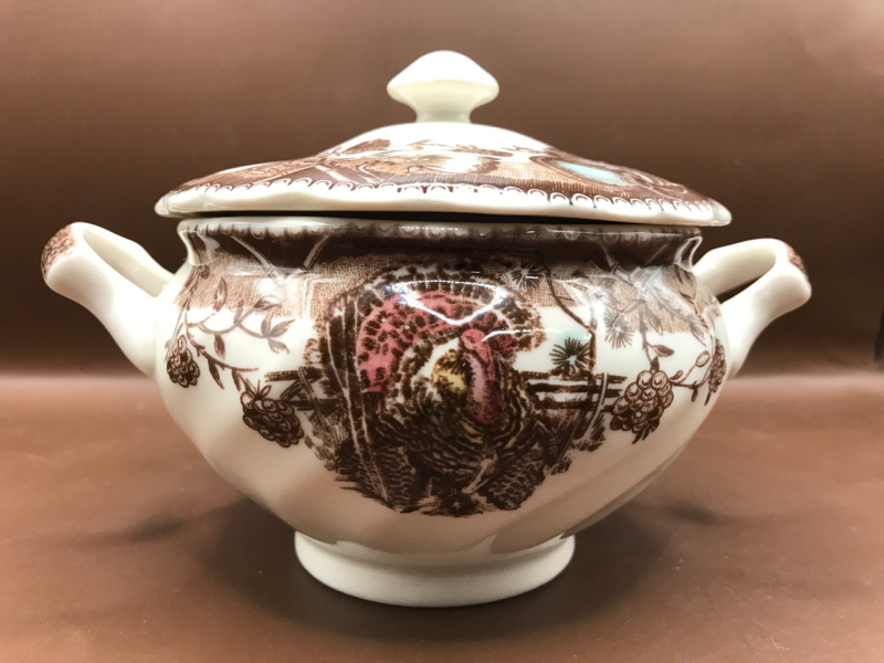 Johnson Bros England His Majesty Covered Sugar Bowl 6 in wide