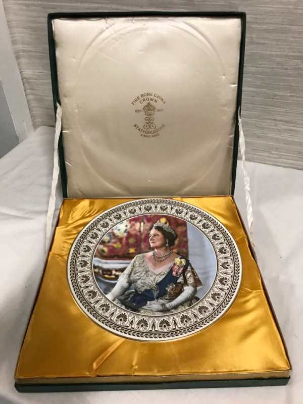 Crown Staffordshire England Plate Commemerating 80th Birthday of HM Queen Elizabeth The Queen Mother Aug 4, 1980 10.5 inches wide