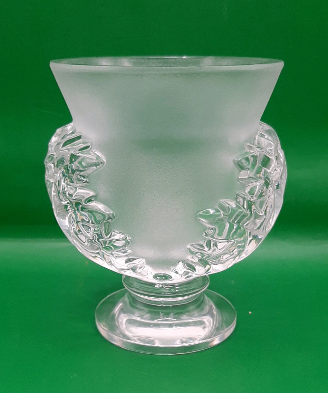 Vintage Lalique Vase 4.5" tall 3 Fleabites on the Rim