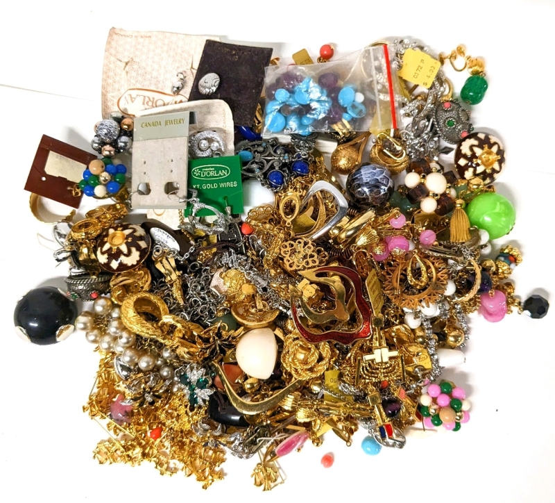 Jeweler & Crafter Lot: Bits, Pieces, Stones & Partial Pieces (As-Is)