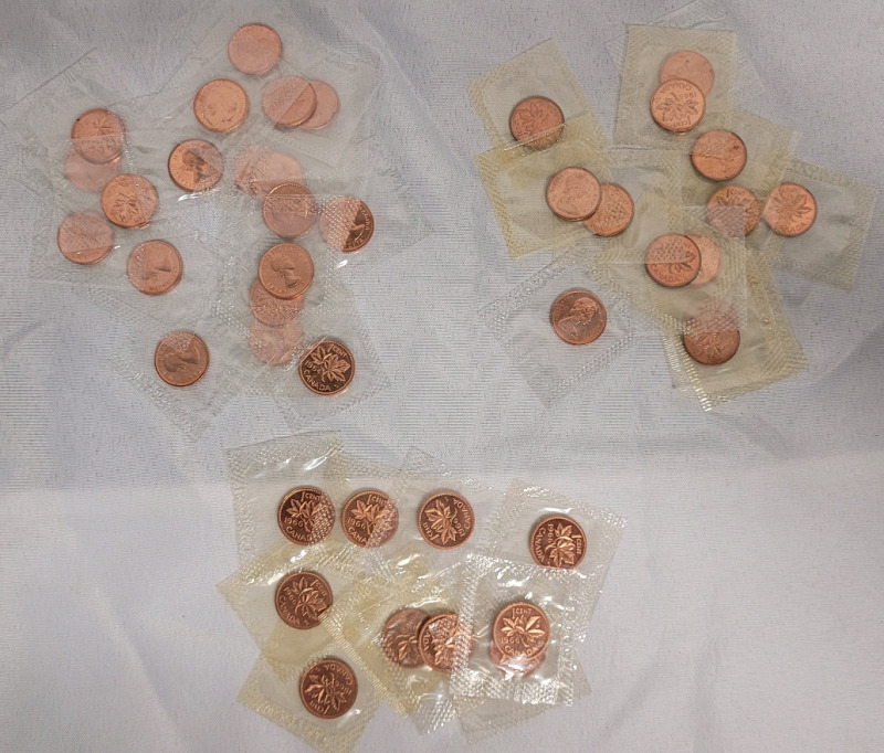 1964 - 1966 Canadian One Cent Pennies in Cellophane , Uncirculated . 41 Pennies