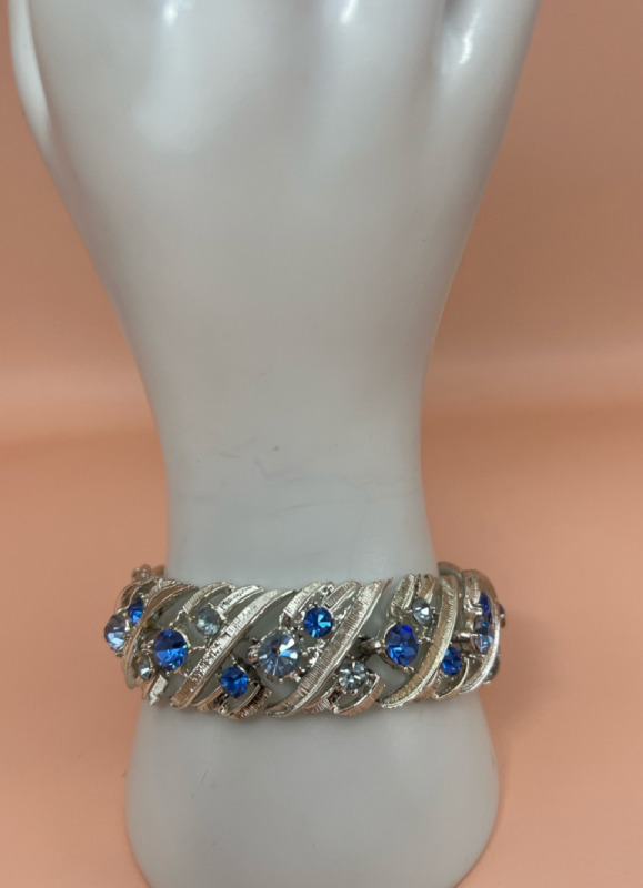 Coro Pegasus Opulent and Dazzling Vintage Blue palette Rhinestones Bracelet