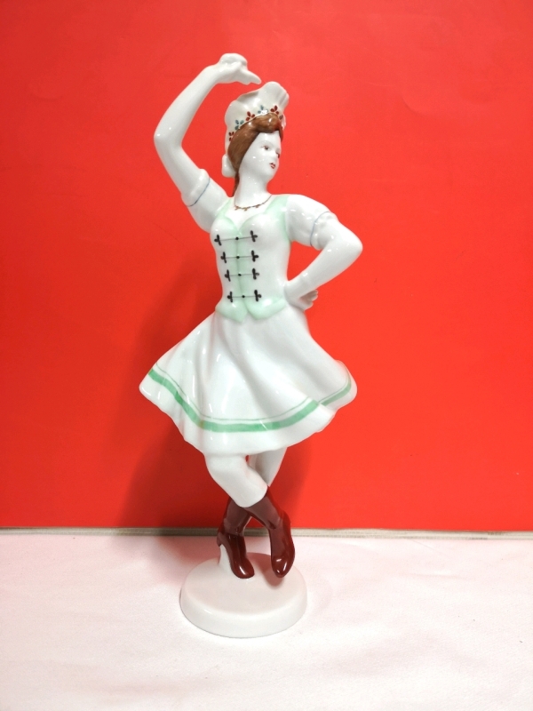 Vintage Hollohaza Hungary Dancing Women Figurine