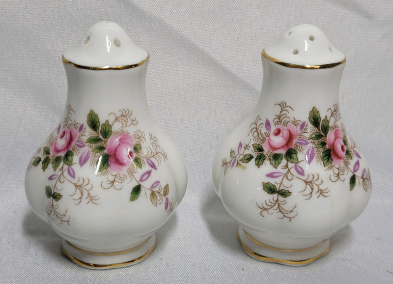 Royal Albert ' Lavender Rose ' Salt & Pepper Shakers . No Chips or Cracks