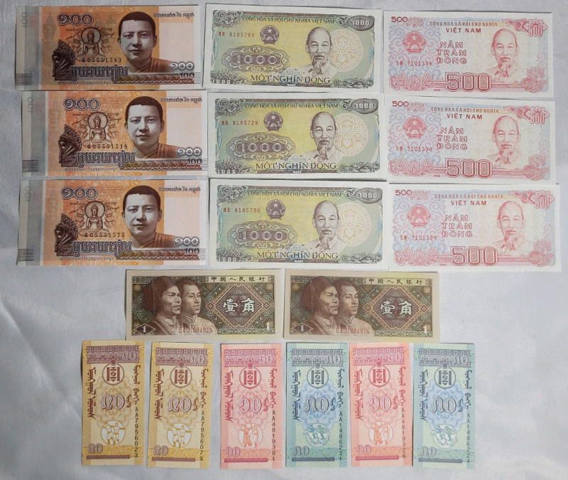 Asian Bank Note Currency , 17 Notes . Excellent Condition , Appears Uncirculated