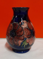 Vintage Moorcroft Anenome Vase 5"
