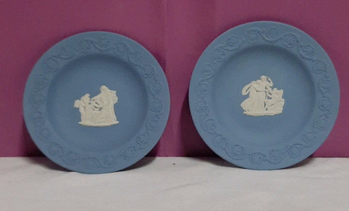Vintage 2 Wedgwood Blue Jasperware Round Dishes 4.25"