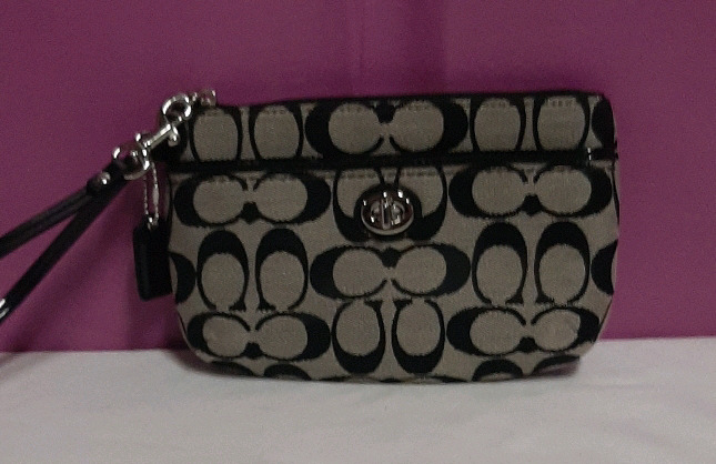 Coach Signature G Black and White Wristlet