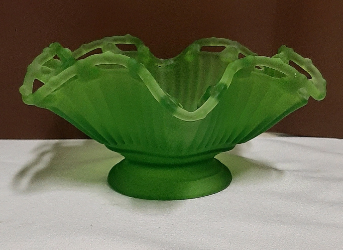 Vintage Frosted Green Glass Ruffled Bowl Westmoreland Glass Co 7.5"
