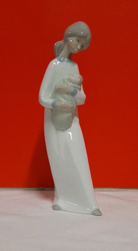 Vintage NAO by Lladro Mother and Child Figurine 9"