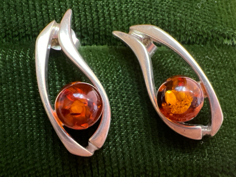 925 Sterling Silver Amber Pierced Earrings