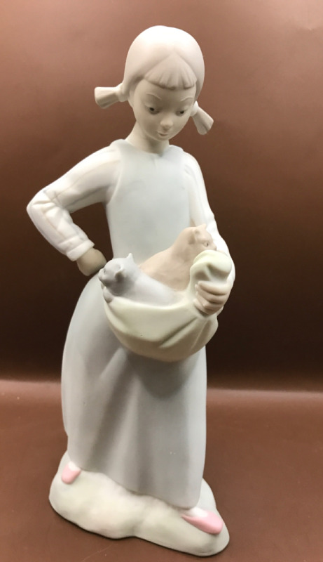 NAO by Lladro Porcelain Figurine oh Girl with Kittens 9 inches tall