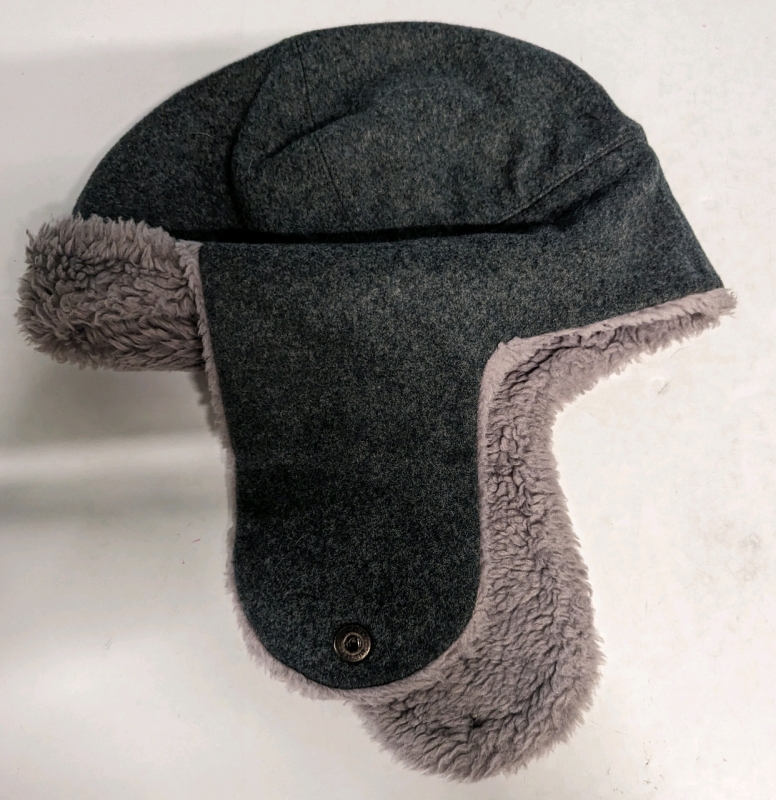 Winter Hat with Chin Snaps