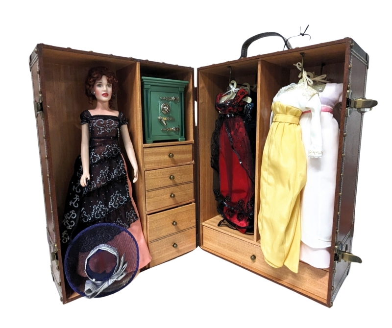 Franklin Mint Official TITANIC Rose Vinyl Portrait Doll in Trunk with Safe, Heart of the Ocean, 8 Extra Outfits & Accessories