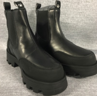 New Couger Woman Boots Size 8