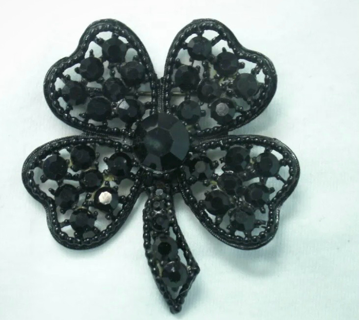 Vintage Weiss Four Leaf Clover Black Rhinestone Japanned Brooch