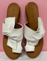 UnityInDiversity Comfortably Hip Kira White Leather Sandals Size 41