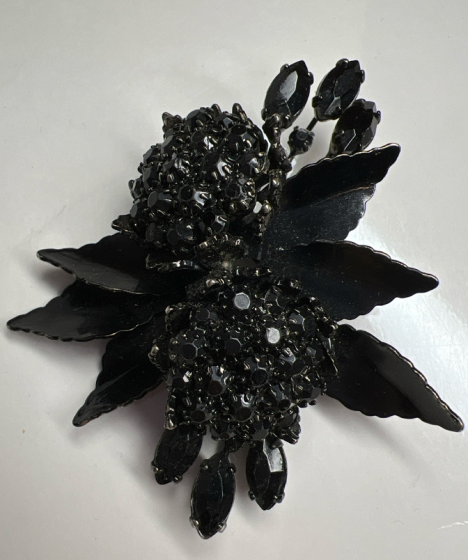Vintage Weiss Black Rhinestone Japanned Spray Brooch