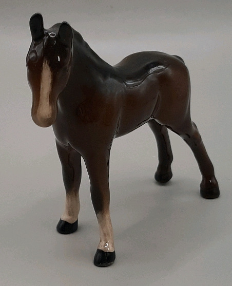 Vintage Beswick Small Thoroughbred Foal Facing Left