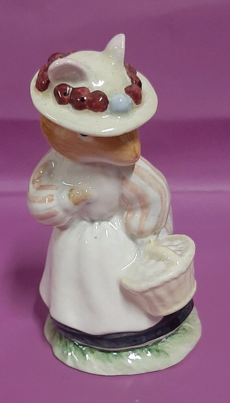 Royal Doulton Lady Woodmouse from the Brambly Hedge Series 4"