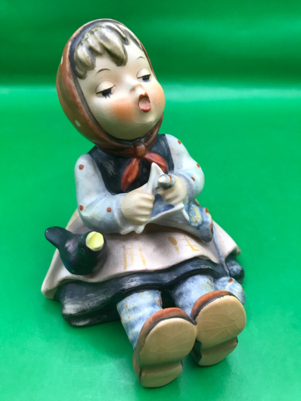 Hummel by Goebel W Germany Happy Pastime Figurine 3.5 inches wide