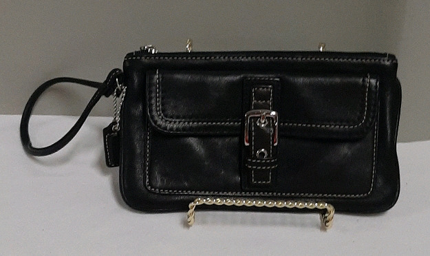 Vintage Coach Black Leather Wristlet 7.5'