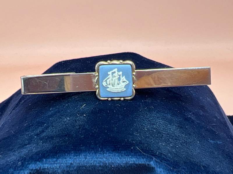 Vintage Stratton Wedgwood Blue Jasperware Tie Bar Clip