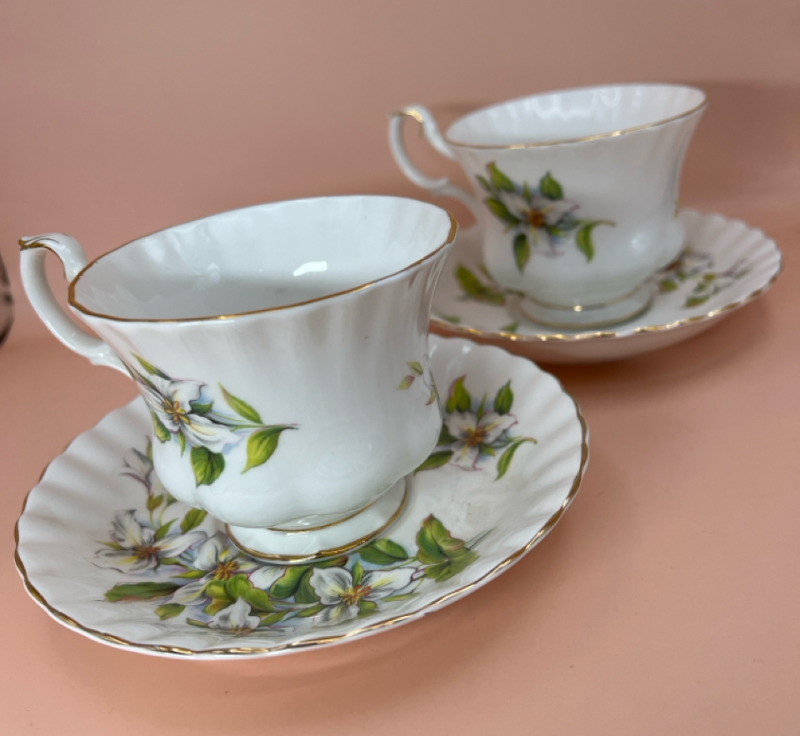 Royal Albert England White Trillium Tea Cup & Saucer Service for two