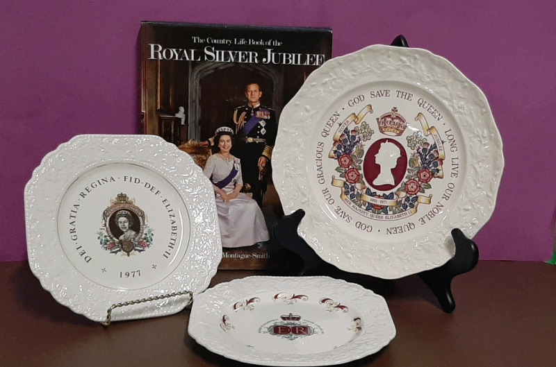 Vintage Hardcover Book of Queen Elizabeth II Silver Jubilee 3 Sulver Jubilee Plates