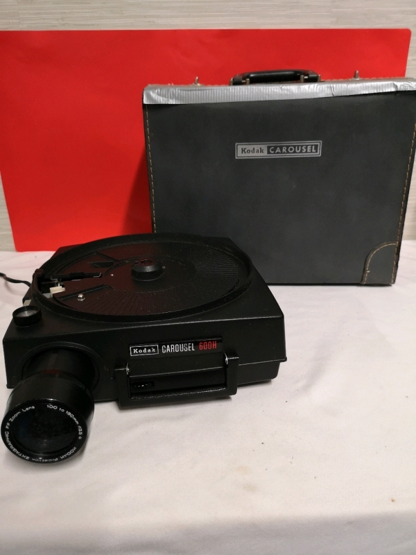 Kodak Carousel 600H Slide Projector with Case - Working